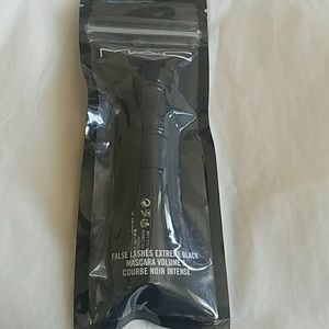 💕MAC Cosmetics - Mini Black Mascara💕